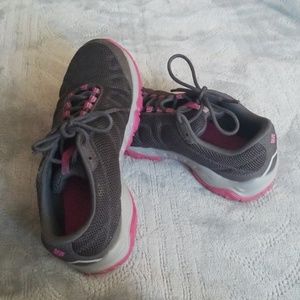 Columbia omni grip tennis shoes